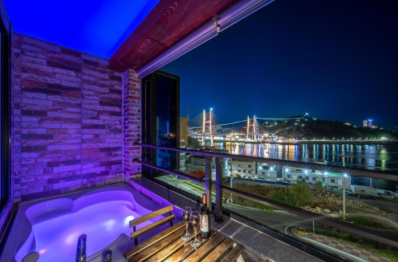 Yeosu View Foret Pension Екстер'єр фото