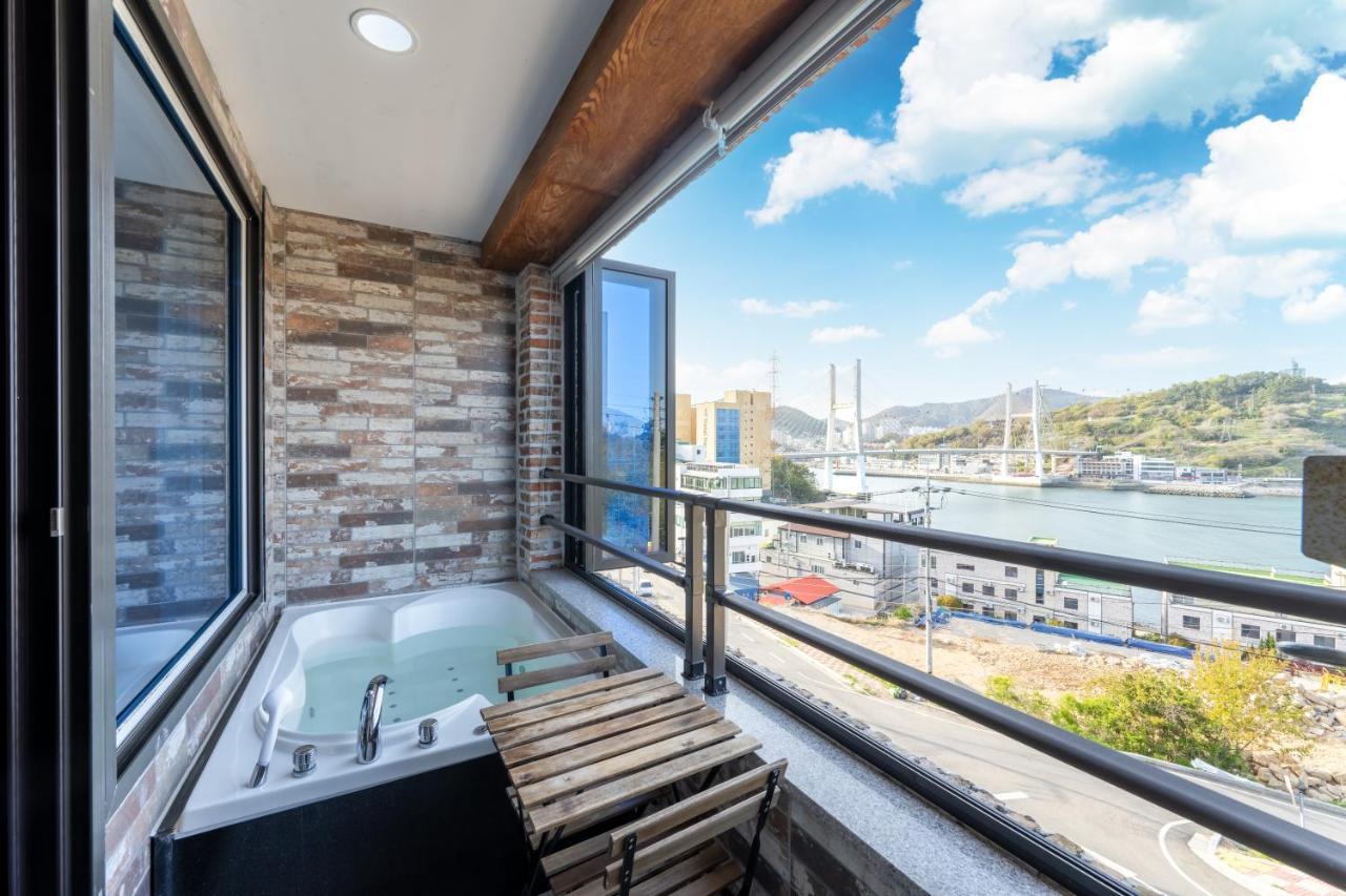 Yeosu View Foret Pension Екстер'єр фото