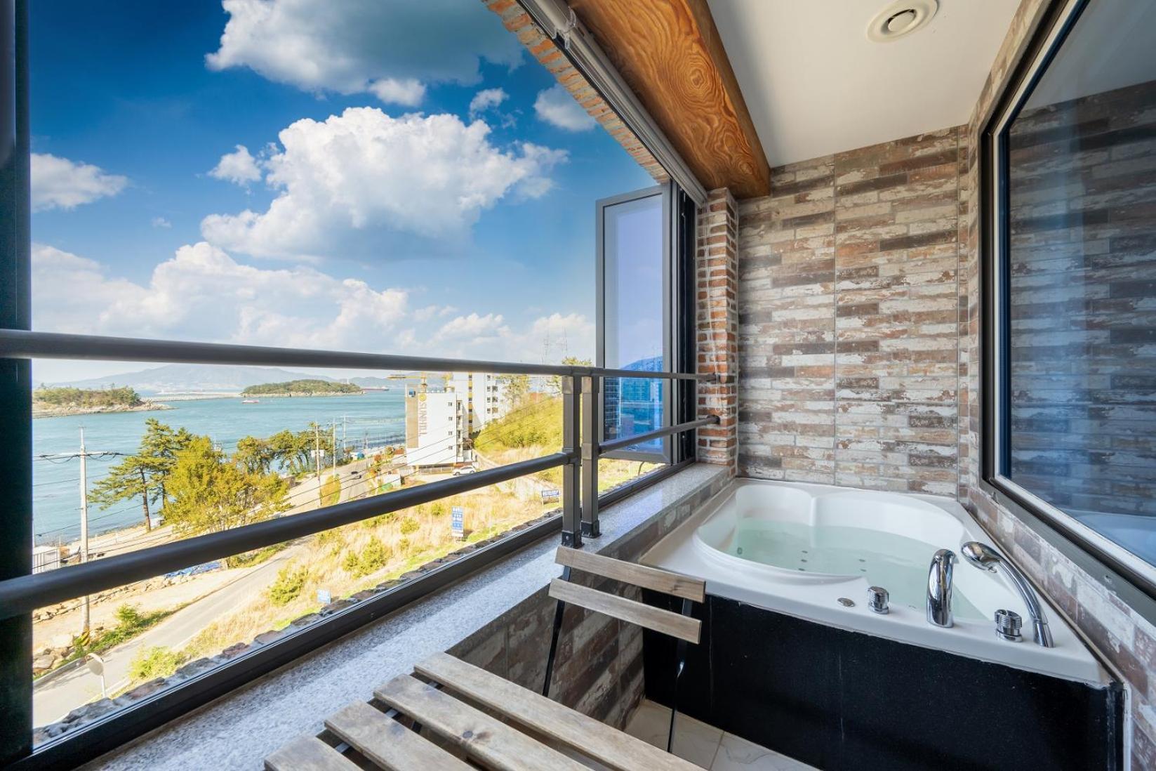 Yeosu View Foret Pension Екстер'єр фото