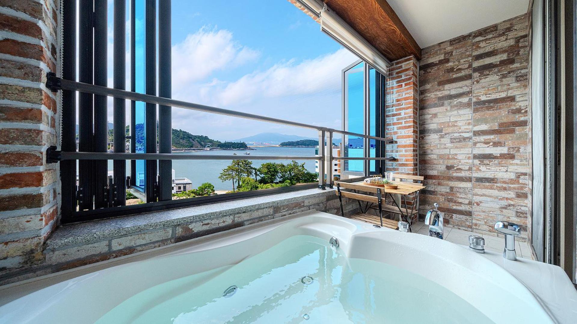 Yeosu View Foret Pension Екстер'єр фото