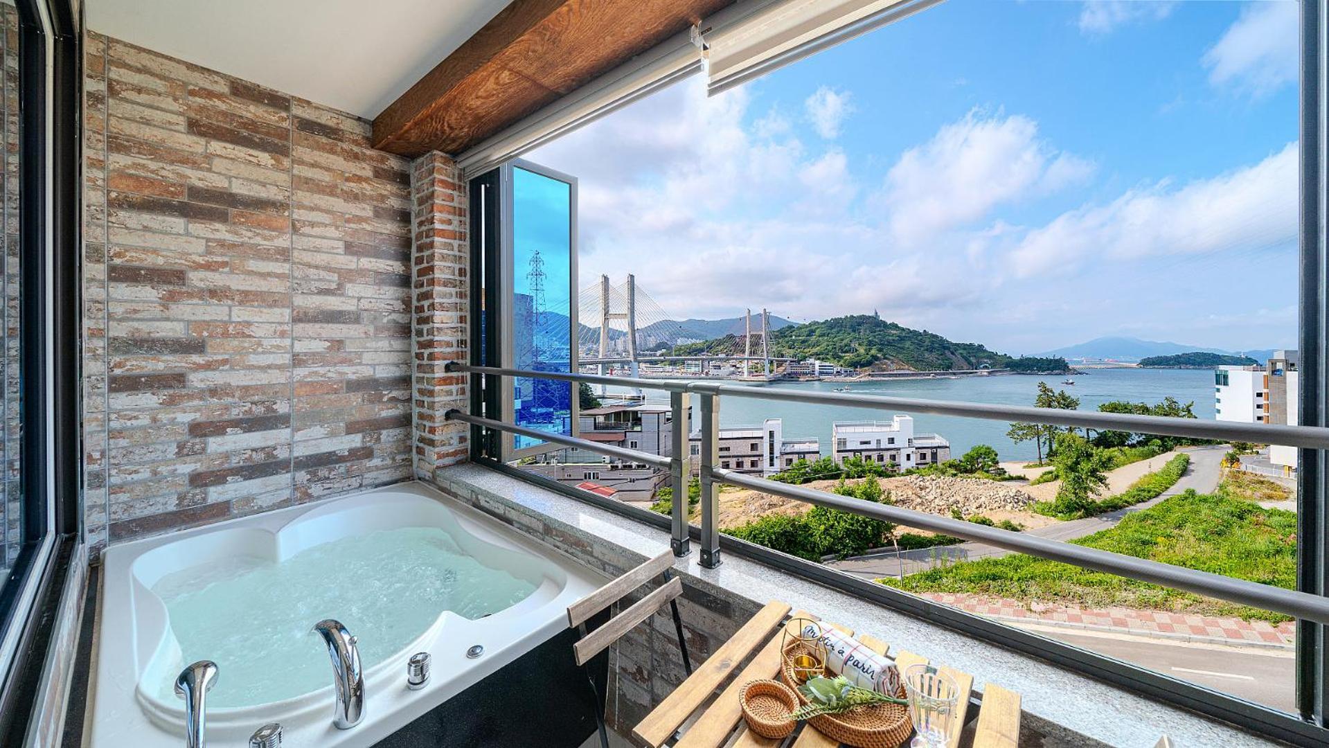 Yeosu View Foret Pension Екстер'єр фото