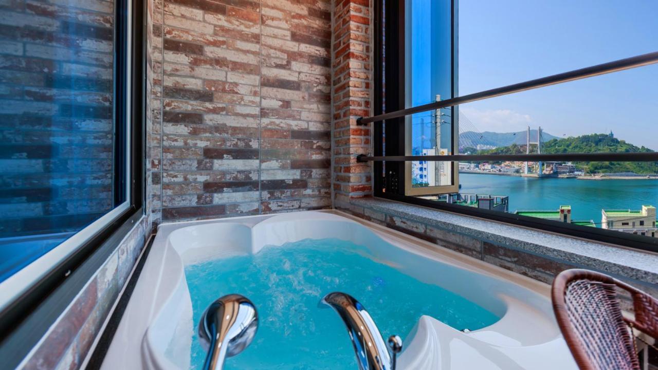 Yeosu View Foret Pension Екстер'єр фото